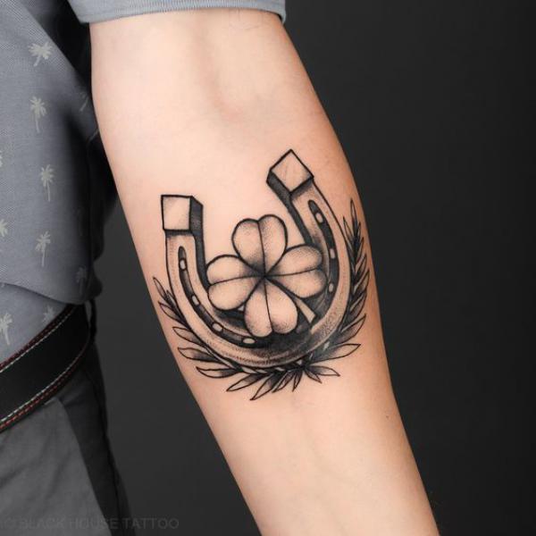 118 Charming Horseshoe Tattoos with Meanings