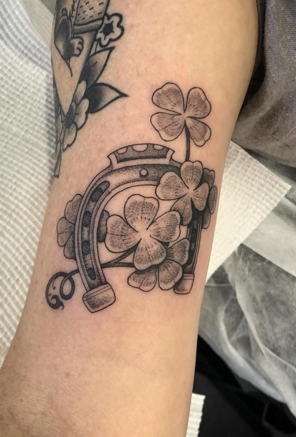 118 Charming Horseshoe Tattoos with Meanings
