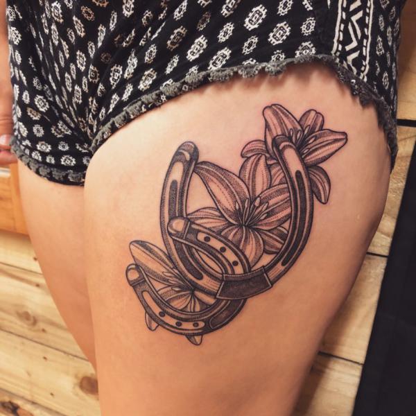 118 Charming Horseshoe Tattoos with Meanings