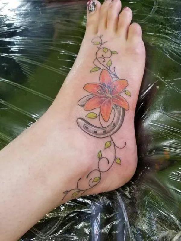 118 Charming Horseshoe Tattoos with Meanings