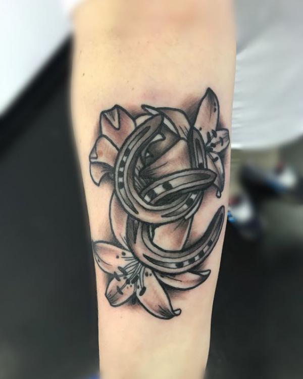 118 Charming Horseshoe Tattoos with Meanings