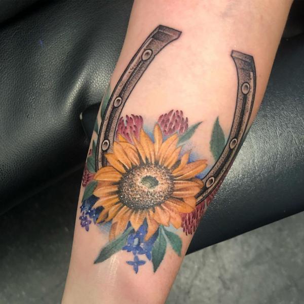118 Charming Horseshoe Tattoos with Meanings