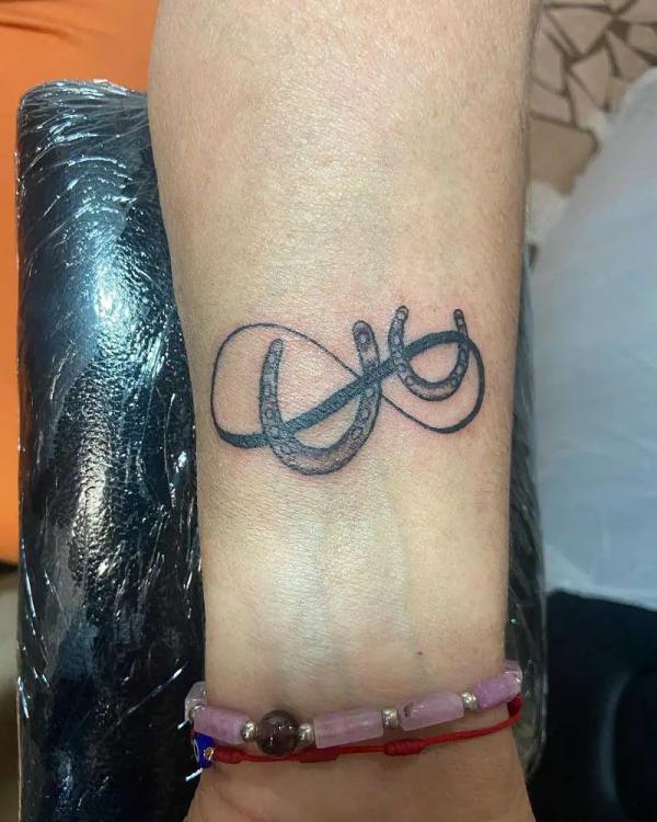 118 Charming Horseshoe Tattoos with Meanings