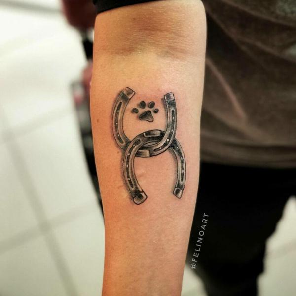 118 Charming Horseshoe Tattoos with Meanings