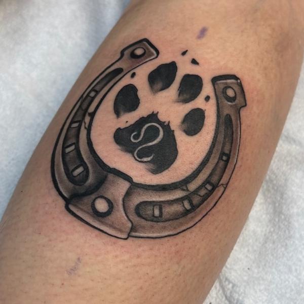 118 Charming Horseshoe Tattoos with Meanings