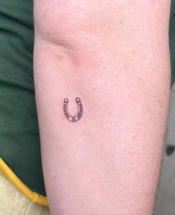 118 Charming Horseshoe Tattoos with Meanings
