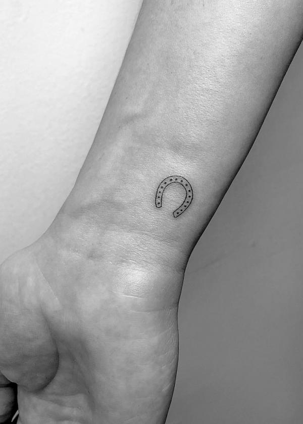 118 Charming Horseshoe Tattoos with Meanings