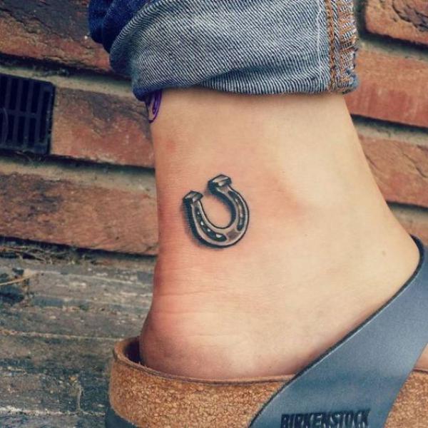 118 Charming Horseshoe Tattoos with Meanings