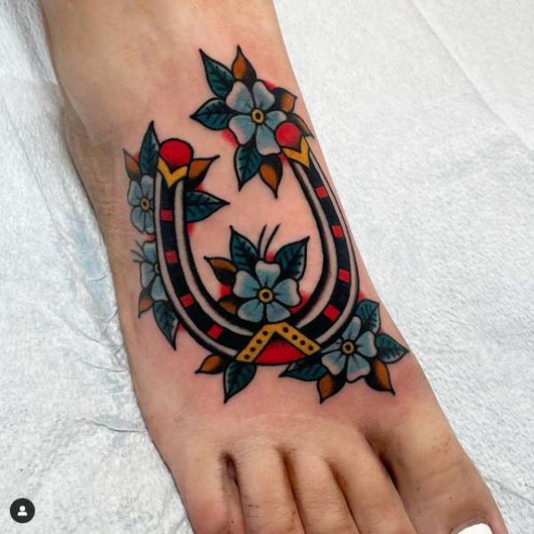 118 Charming Horseshoe Tattoos with Meanings
