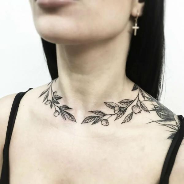 Necklace Tattoo for Women: The Fusion of Elegance and Ink
