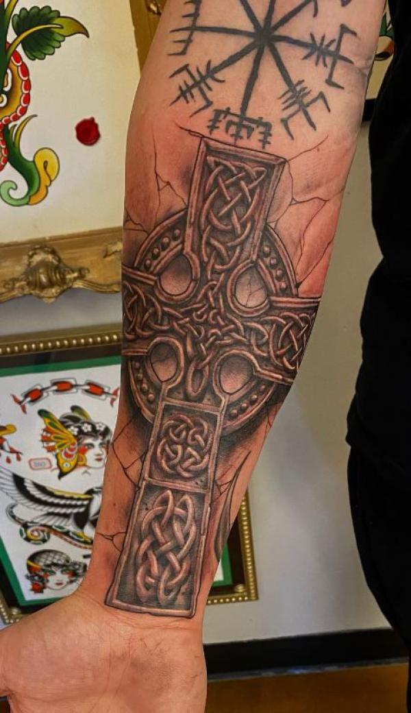 100 Celtic Cross Tattoo Designs with Meaning