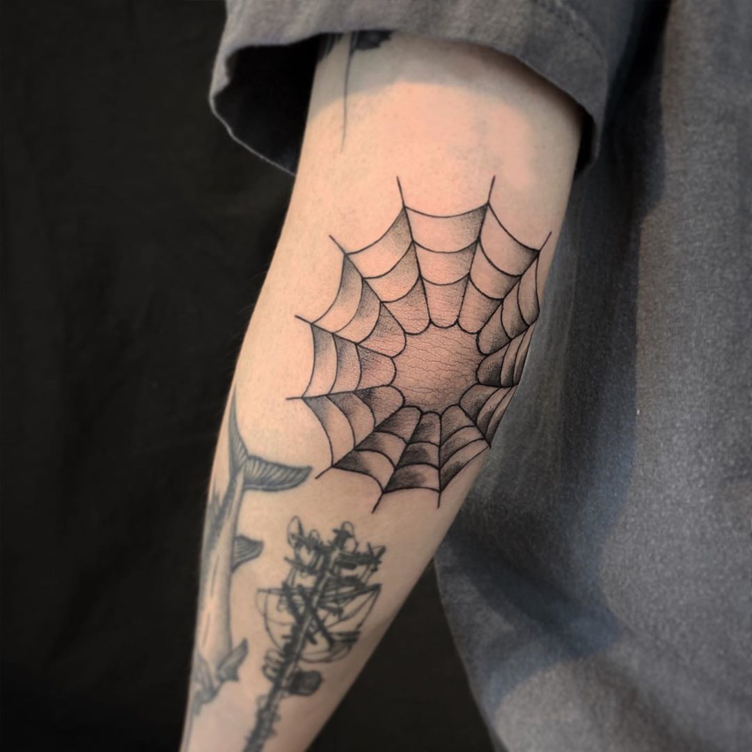 40 Striking Elbow Spiderweb Tattoo Designs