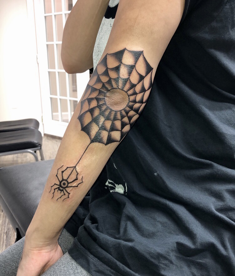 40 Striking Elbow Spiderweb Tattoo Designs