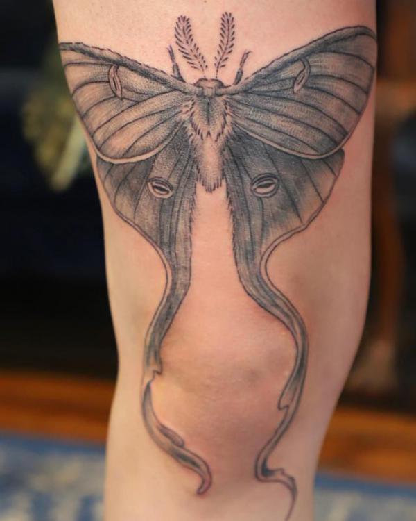 70 Above Knee Tattoo Designs for Your Inspiration