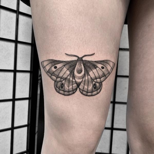 70 Above Knee Tattoo Designs for Your Inspiration