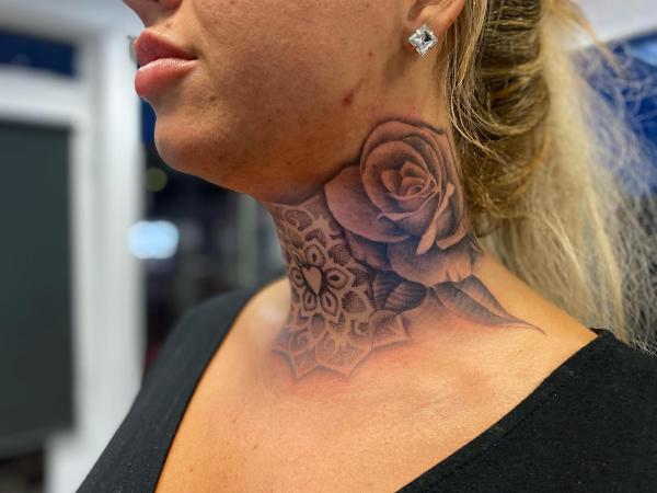 70 Masterful Rose Neck Tattoos and Their Meanings