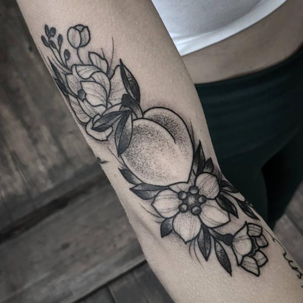 50 Peach Tattoo Designs with Meaning