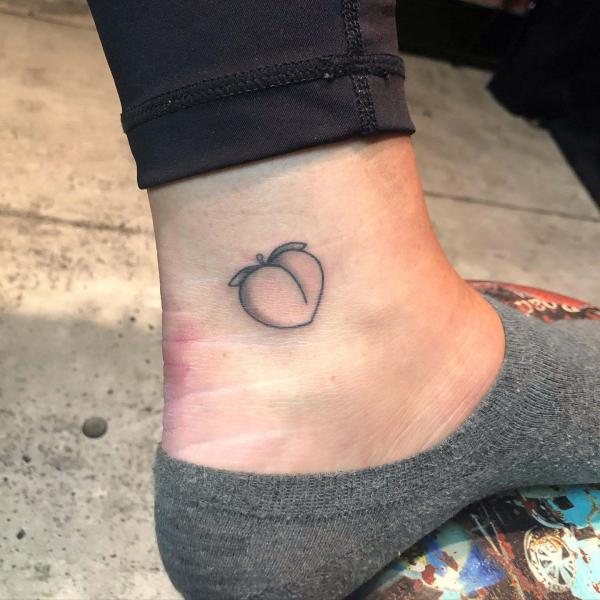 50 Peach Tattoo Designs with Meaning