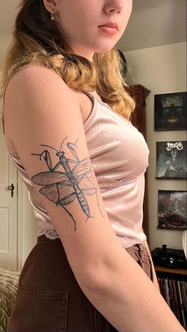 50 praying mantis tattoos: Meaning and Designs