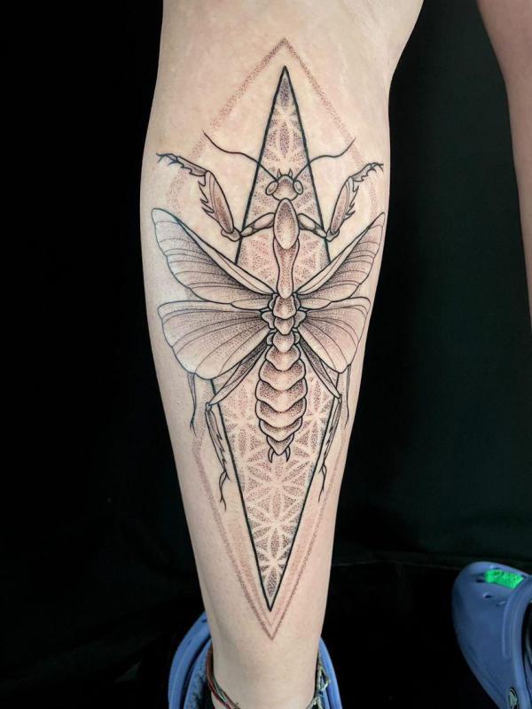 50 praying mantis tattoos: Meaning and Designs
