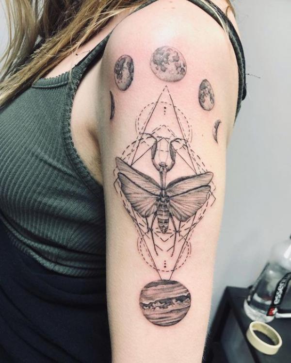50 praying mantis tattoos: Meaning and Designs