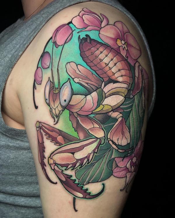 50 praying mantis tattoos: Meaning and Designs