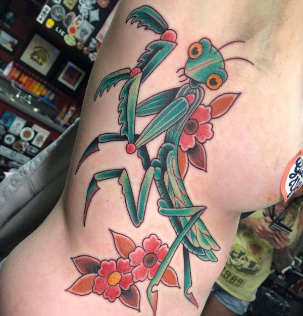 50 praying mantis tattoos: Meaning and Designs