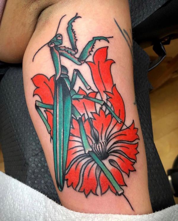 50 praying mantis tattoos: Meaning and Designs