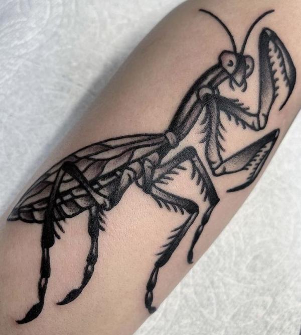 50 praying mantis tattoos: Meaning and Designs