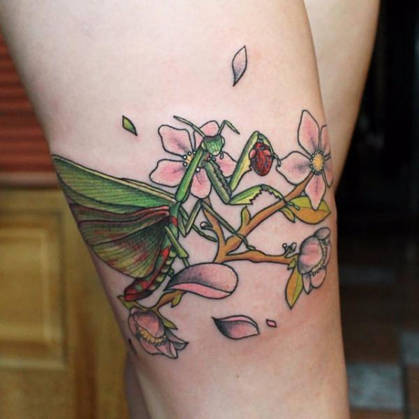 50 praying mantis tattoos: Meaning and Designs