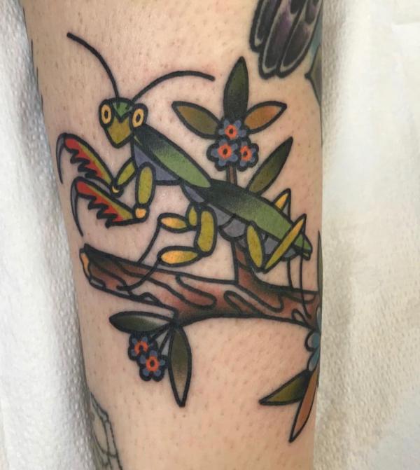 50 praying mantis tattoos: Meaning and Designs
