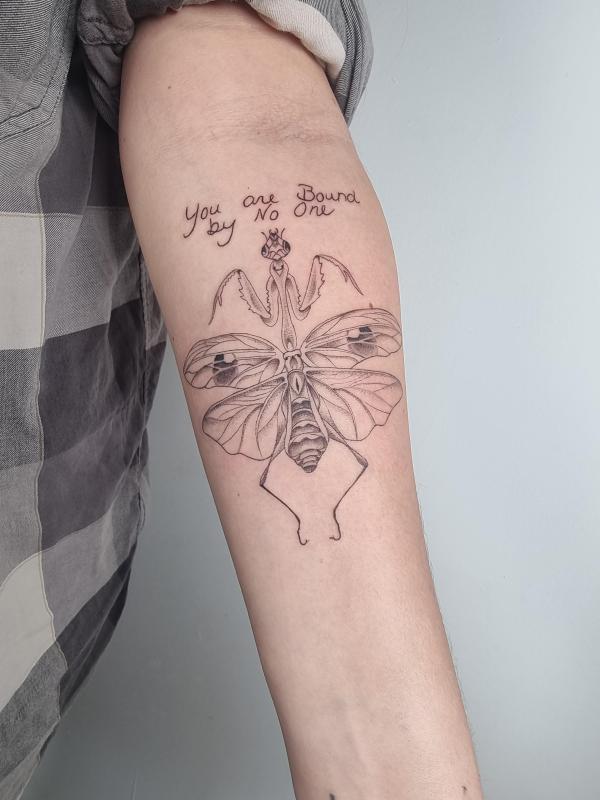 50 praying mantis tattoos: Meaning and Designs