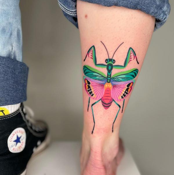 50 praying mantis tattoos: Meaning and Designs