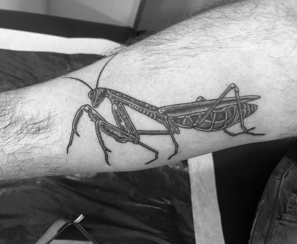 50 praying mantis tattoos: Meaning and Designs