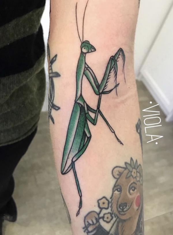 50 praying mantis tattoos: Meaning and Designs