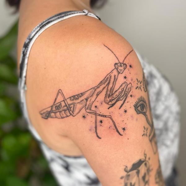 50 praying mantis tattoos: Meaning and Designs