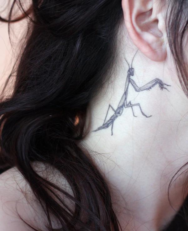 50 praying mantis tattoos: Meaning and Designs