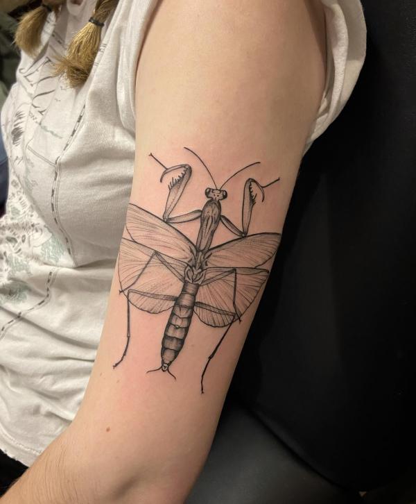 50 praying mantis tattoos: Meaning and Designs