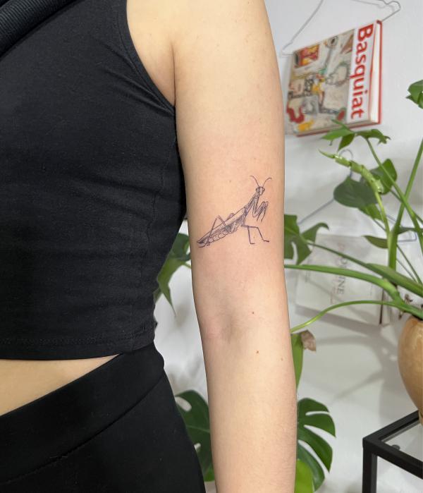 50 praying mantis tattoos: Meaning and Designs