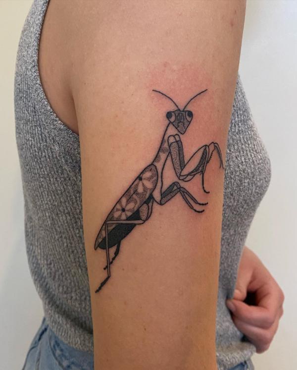 50 praying mantis tattoos: Meaning and Designs