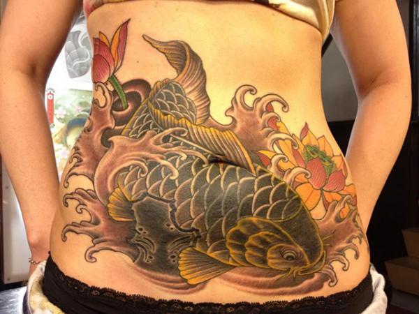140 Meaningful Stomach Tattoos for Women