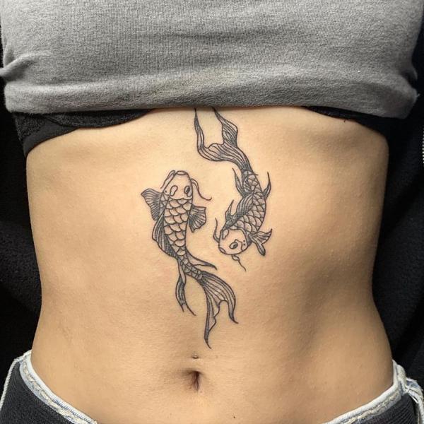 140 Meaningful Stomach Tattoos for Women