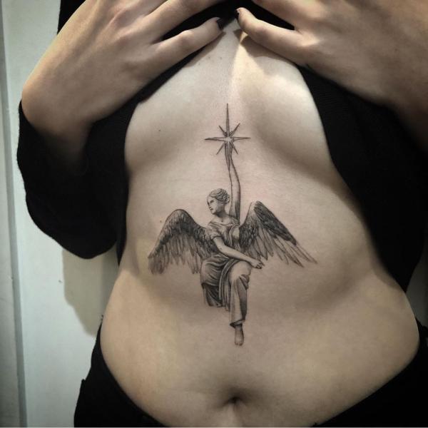 140 Meaningful Stomach Tattoos for Women