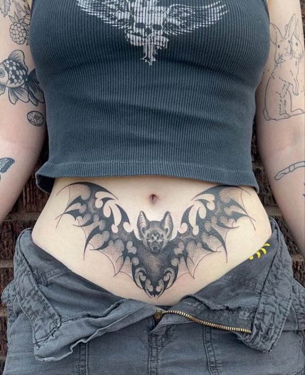 140 Meaningful Stomach Tattoos for Women