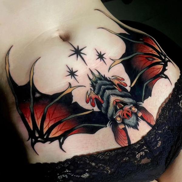 140 Meaningful Stomach Tattoos for Women
