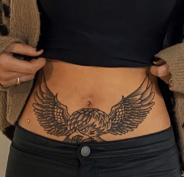 140 Meaningful Stomach Tattoos for Women