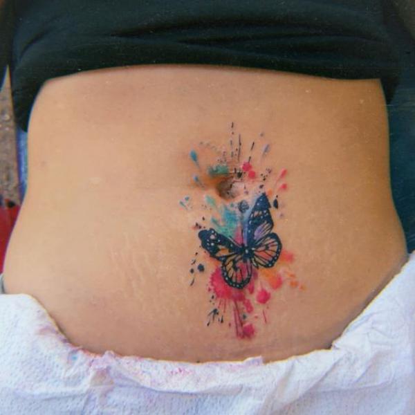 140 Meaningful Stomach Tattoos for Women