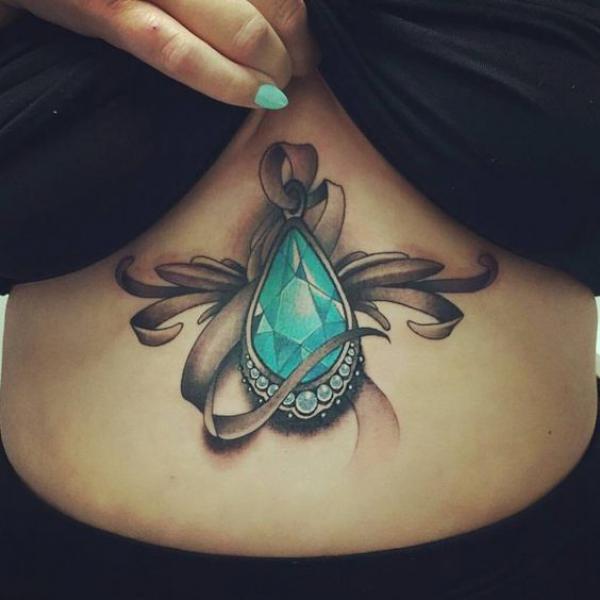 140 Meaningful Stomach Tattoos for Women