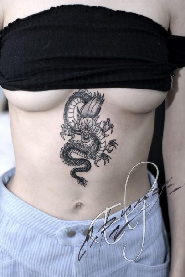 140 Meaningful Stomach Tattoos for Women
