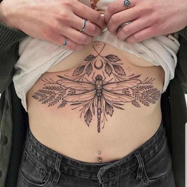 140 Meaningful Stomach Tattoos for Women